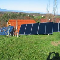 Solaranlage auf Wiese